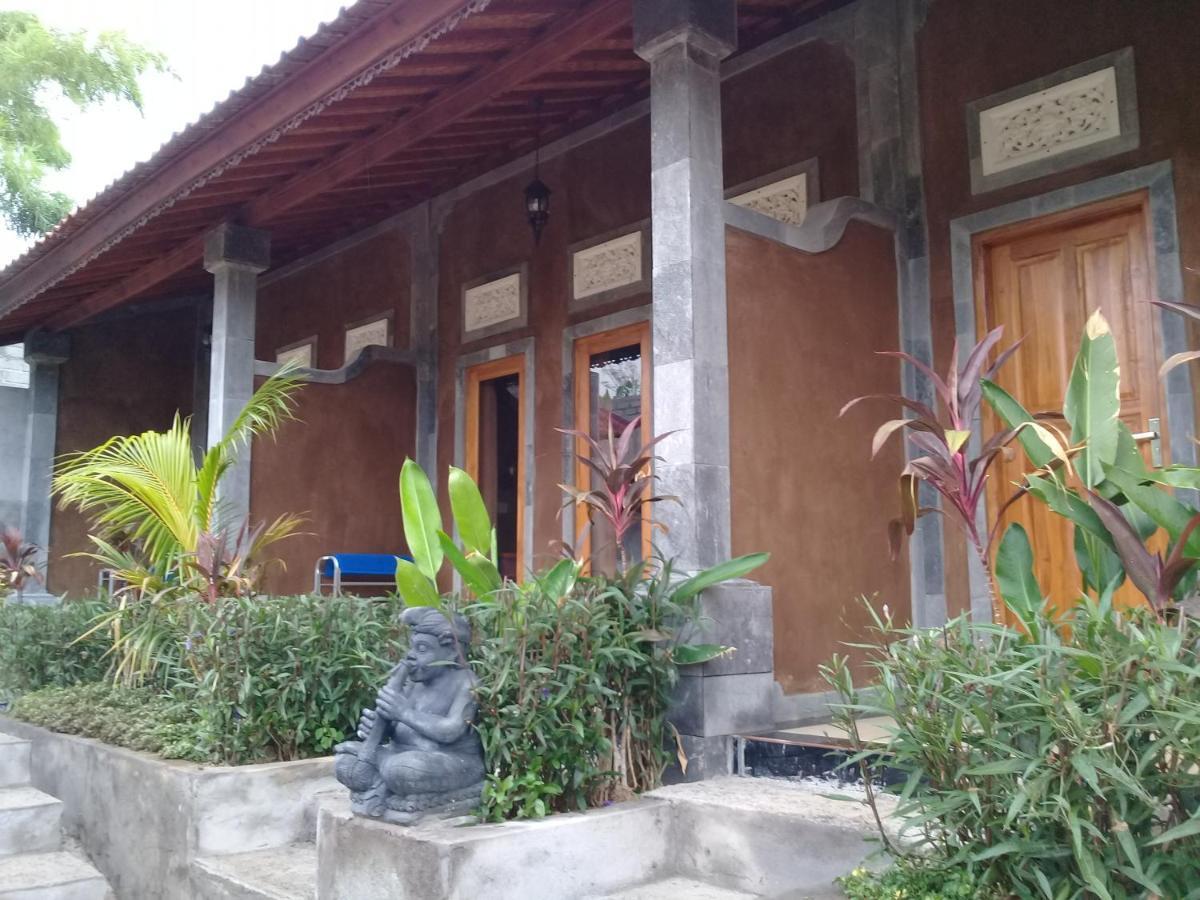 Eliska Sari Bungalows Sumberkima Пемутеран Экстерьер фото